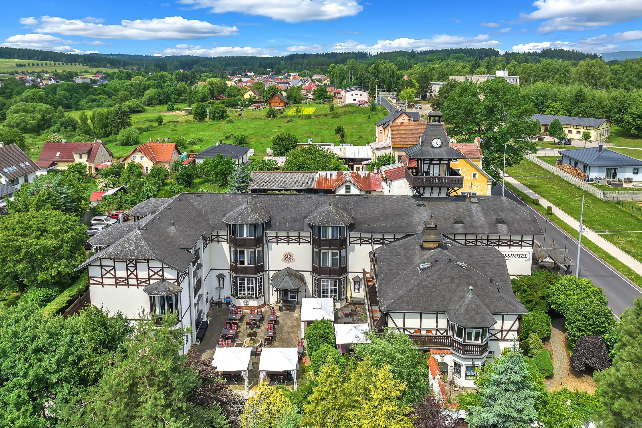 

Mariańskie Łaźnie: Pobyt w Schlosshotel Marienbad *** z obiadokolacją i zabiegami leczniczymi do wyboru + zniżki