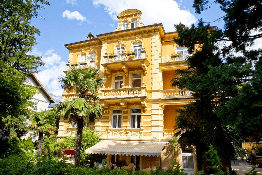 

Urlop w sercu Alp: Merano ze śniadaniem w formie bufetu w eleganckim Hotelu Villa Westend *** + karta gościa