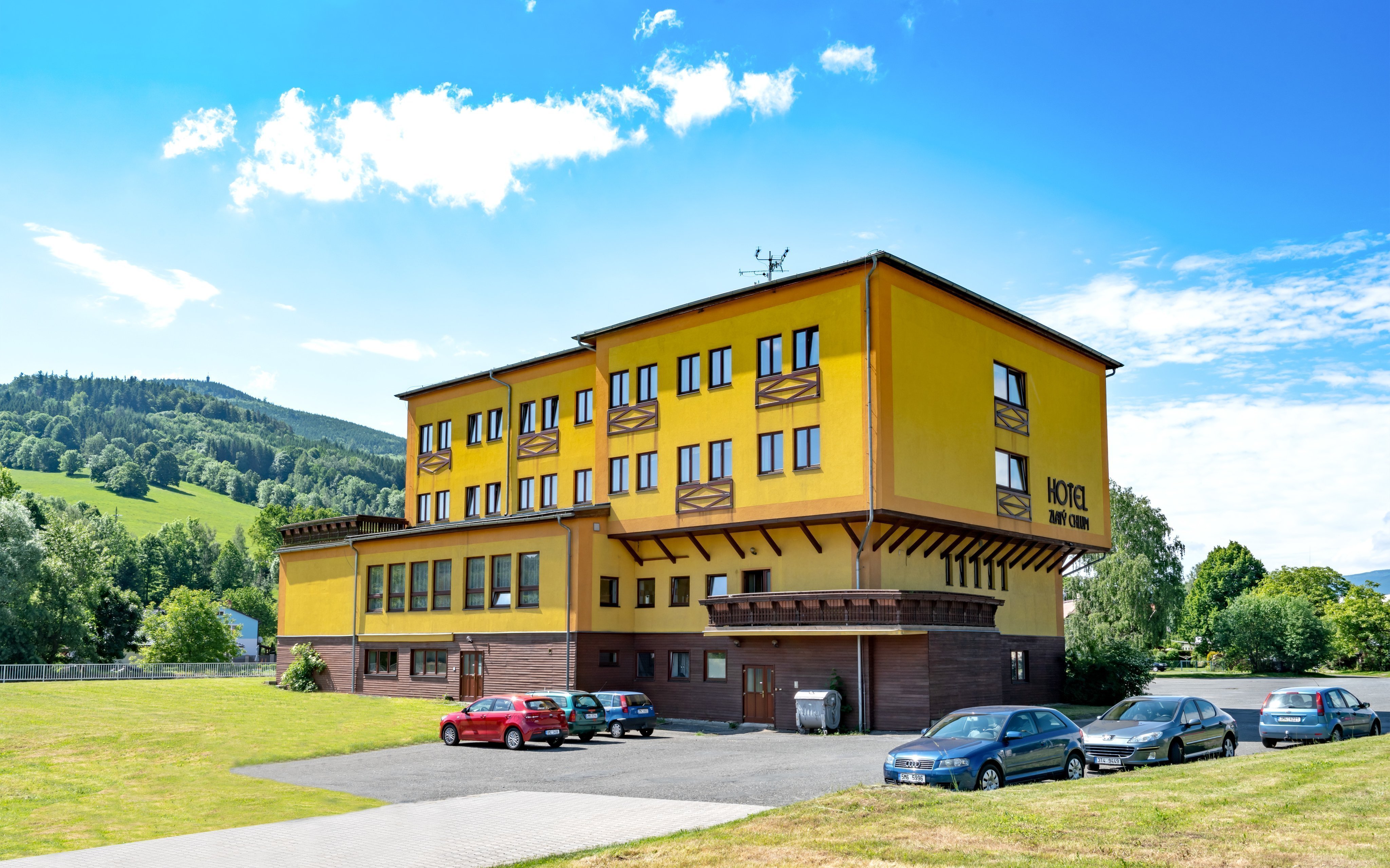 

Pobyt w sercu Jesioników: Hotel Zlatý Chlum *** ze śniadaniem/obiadokolacją, prywatnym wellness i drinkiem