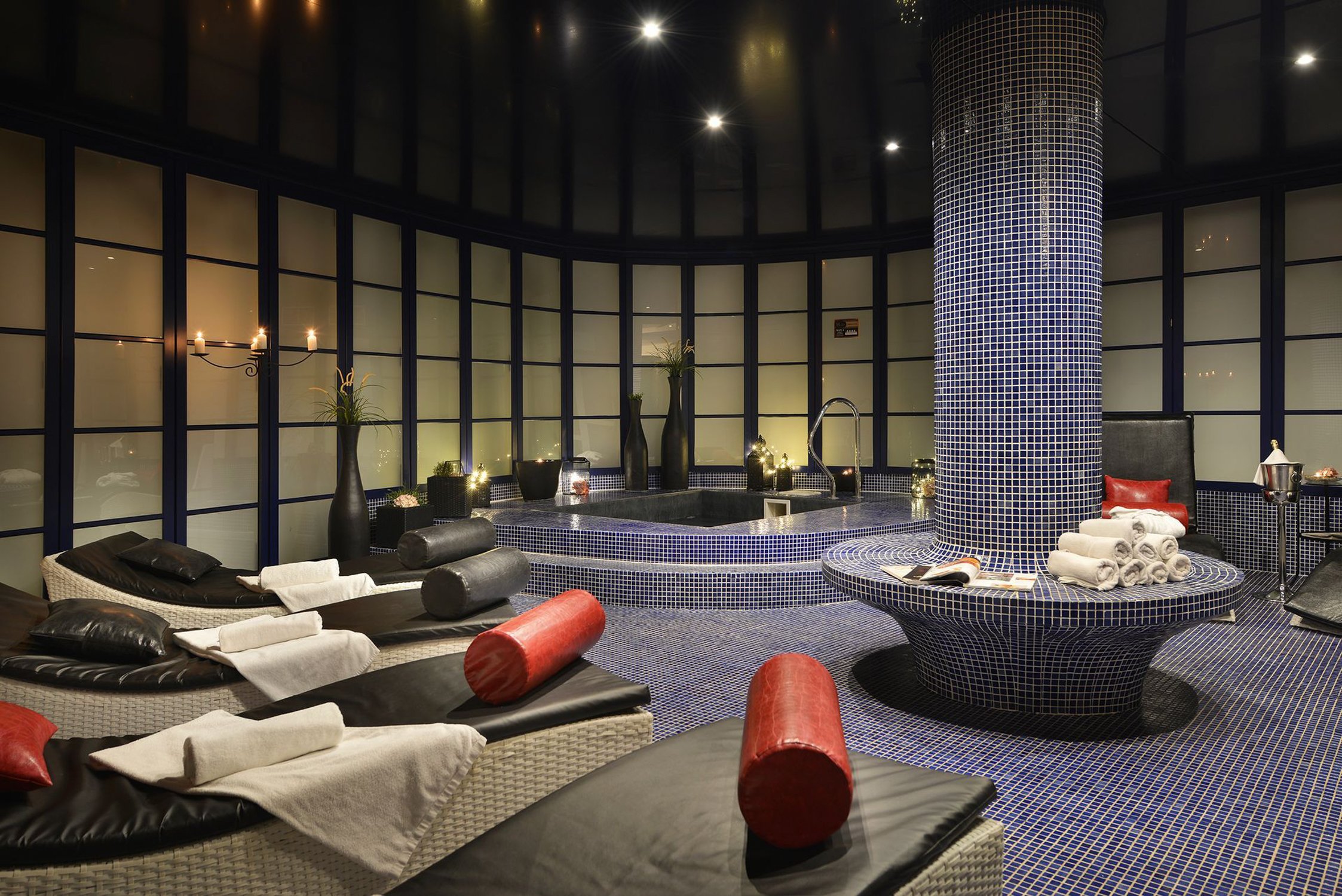 

Pobyt blisko Jeziora Macha: 4* City Hotel Morris Česká Lípa ze śniadaniem + wellness lub wizyta w hutach szkła