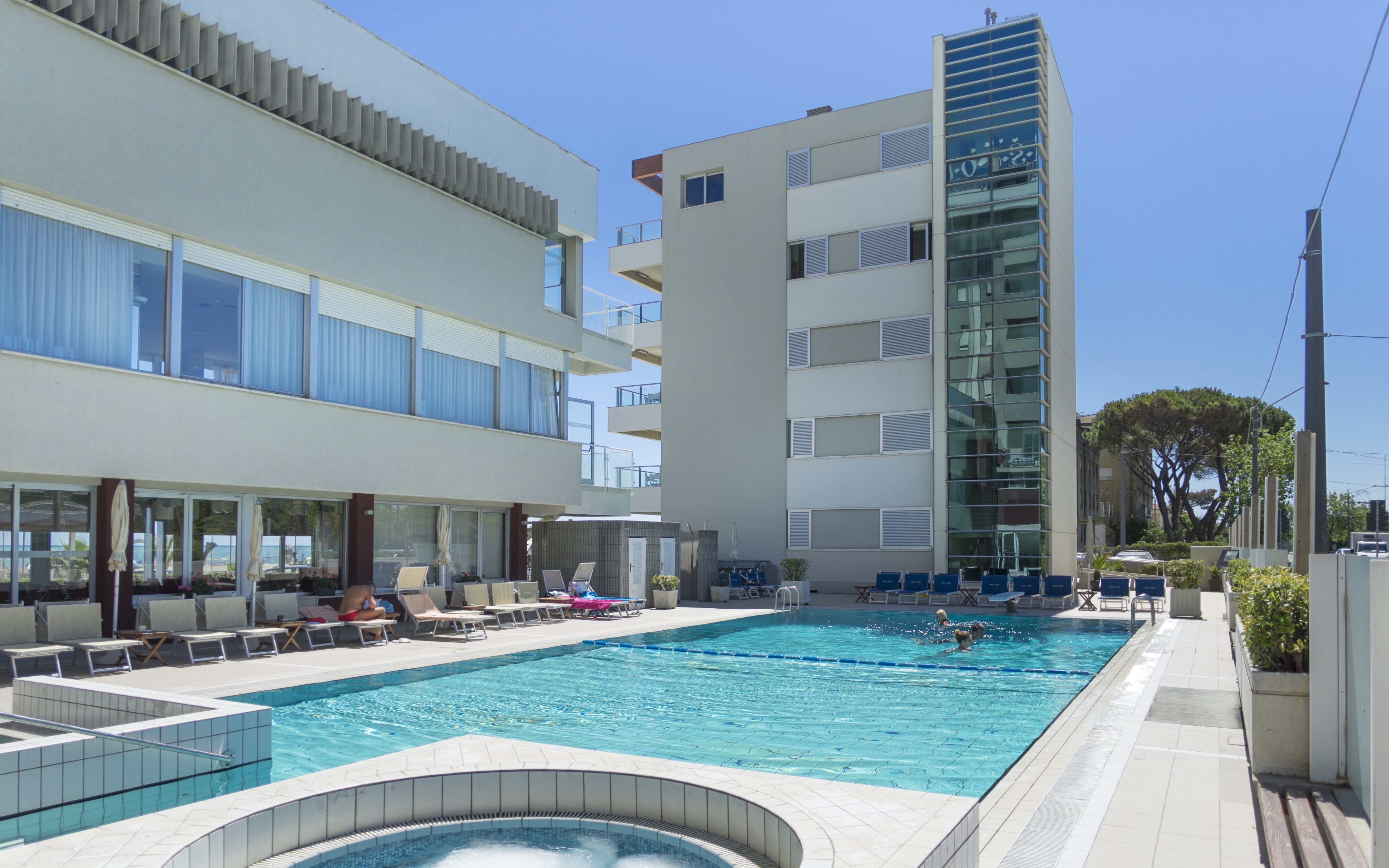 

Kurort Rimini: Miramare bezpośrednio przy plaży w Hotelu Ascot & Spa **** z obiadokolacją + basen, jacuzzi