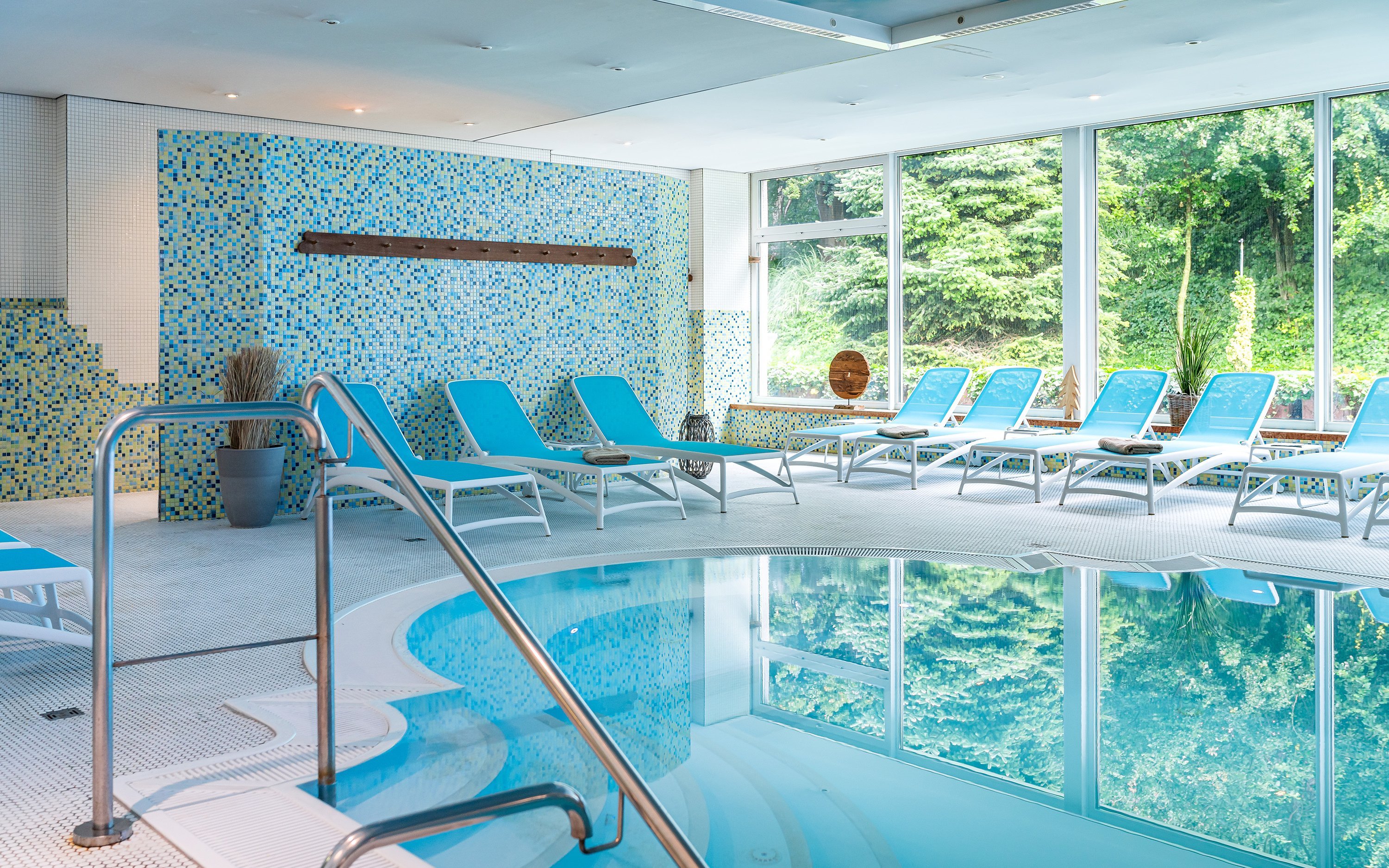 

Ciche wakacje w Nadrenii: Wesel w Waldhotel Tannenhäuschen ****superior ze śniadaniem + kryty basen i 7 saun