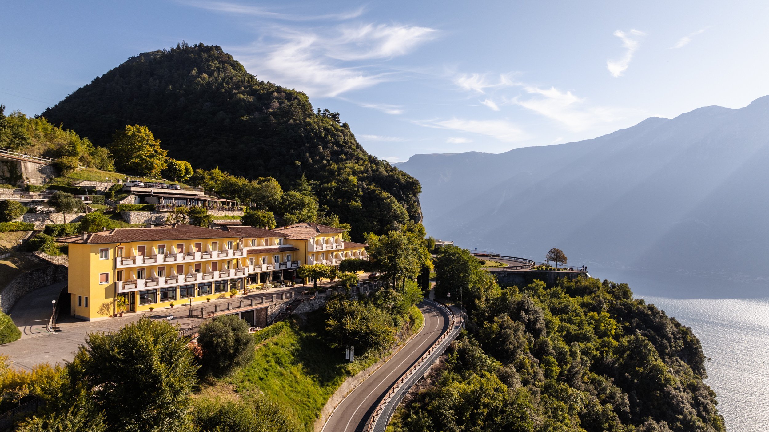 

Włochy: w Tignale w pobliżu Lago di Garda w Hotelu Residence La Rotonda *** z obiadokolacją i basenami