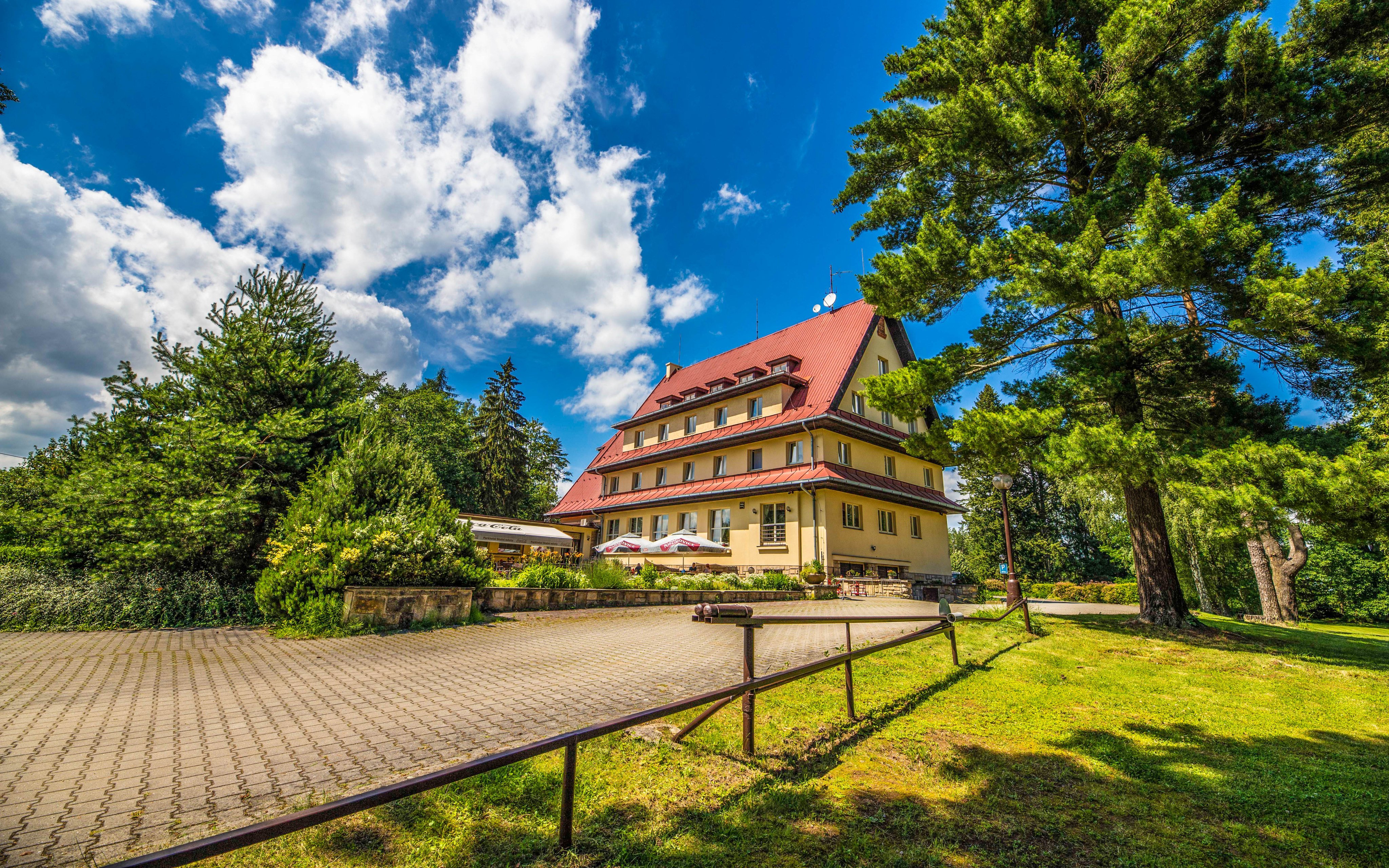 

Czeski Raj: Wspaniałe wakacje w Parkhotel Skalní město *** z nielimitowanym winem + obiadokolacje
