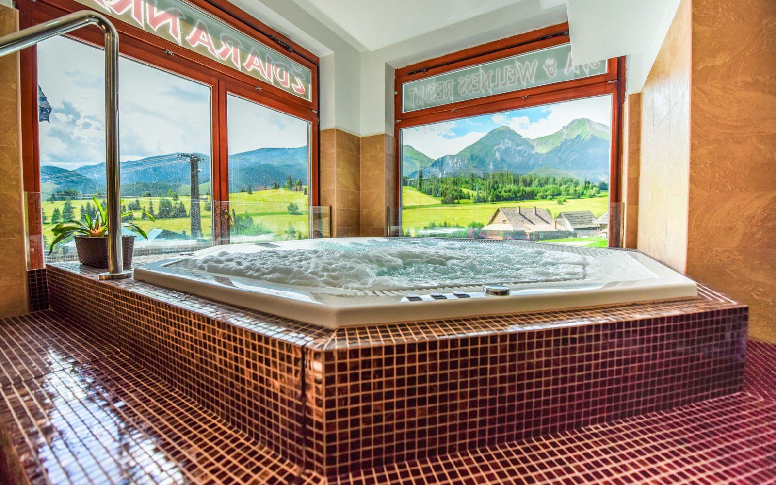 

Bielskie Tatry w rodzinnym pensjonacie Ždiaranka z nielimitowanym wellness + obiadokolacja