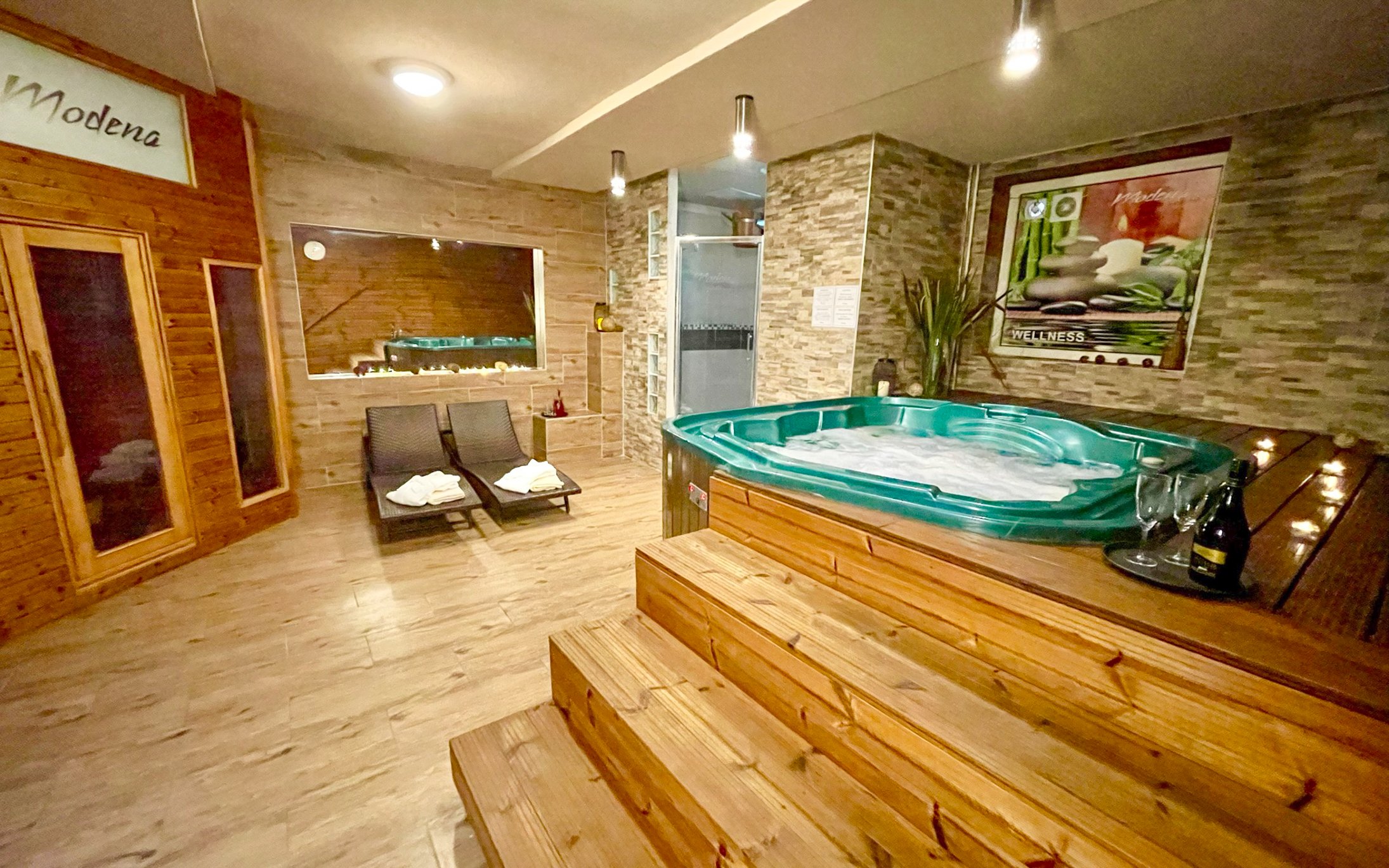 

Bratysława blisko centrum w Hotelu Modena *** ze śniadaniem i prywatnym wellness z basenem i saunami