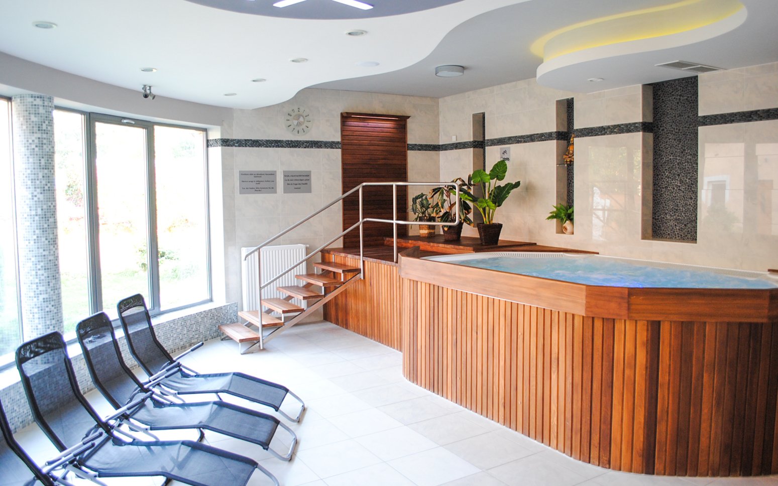 

Sárvár blisko łaźni termalnych: Hotel Viktória Sárvár ***+ ze śniadaniem/obiadokolacją i wellness