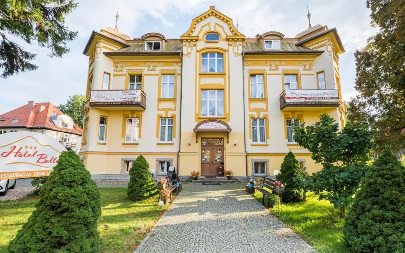 

Jelenia Góra w Hotelu Bella *** z obiadokolacją, biletem do Cieplickich łaźni termalnych i masaż