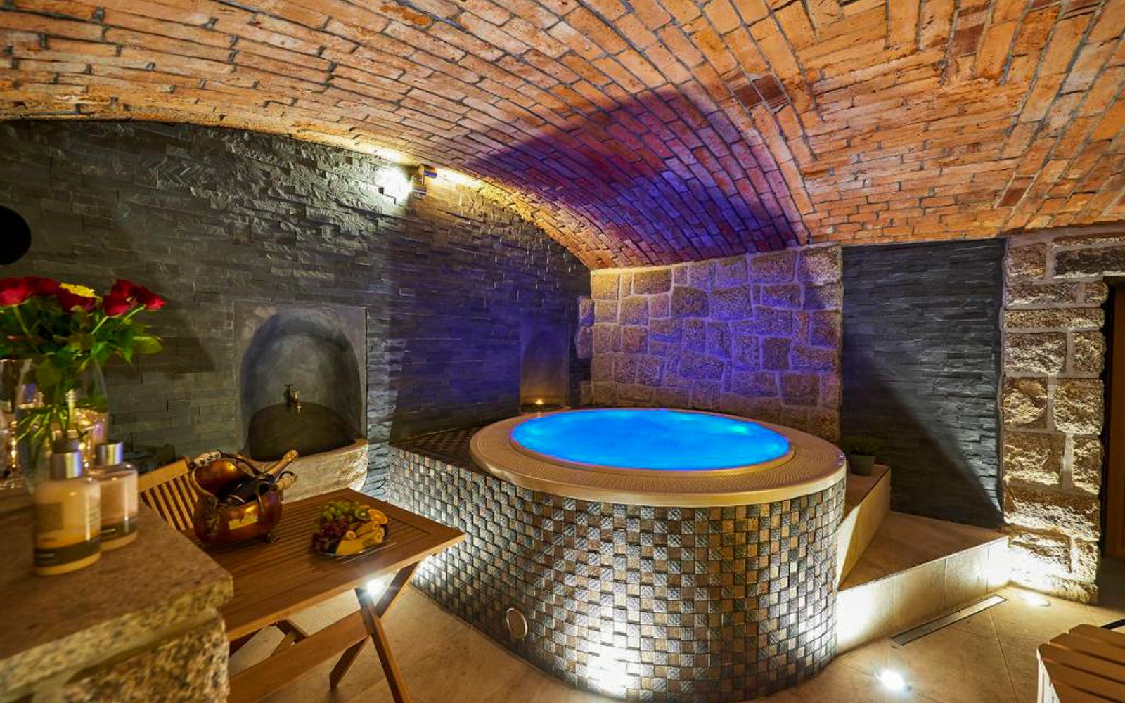 

Liberec w pobliżu Ještěd i Babylon: Hotel Stará Pekárna *** ze śniadaniem i prywatnym wellness z jacuzzi