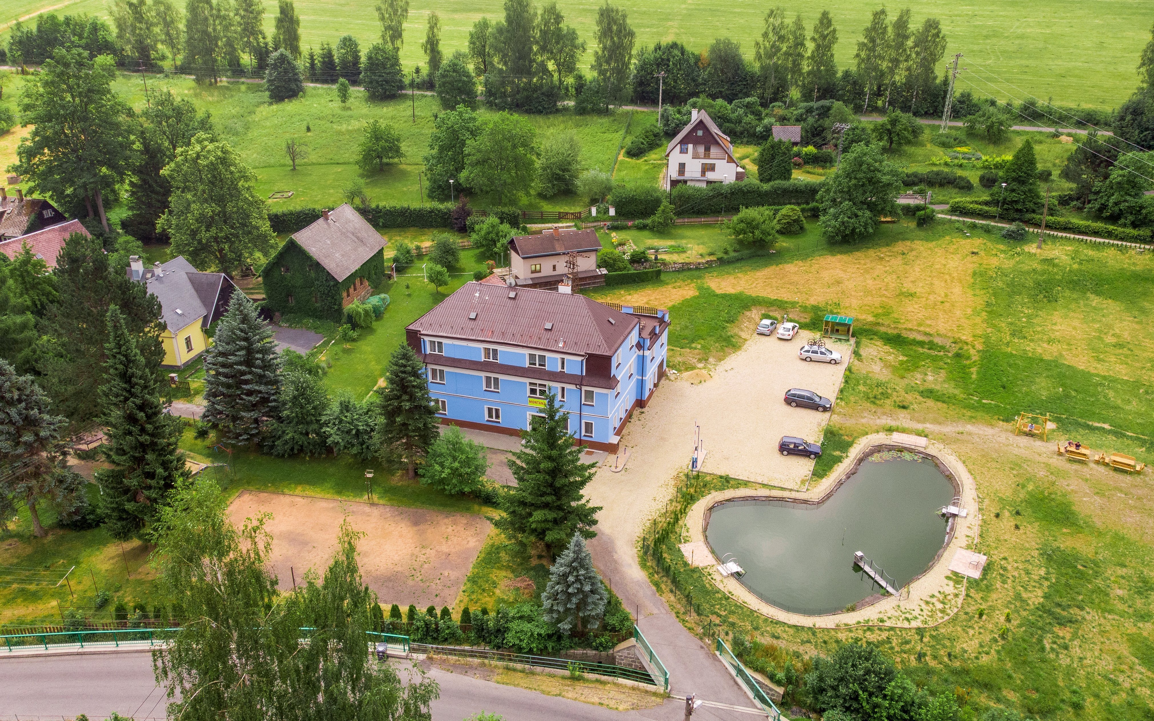 

Góry Izerskie: Łaźnie Libverda w Pensjonacie Montána ze śniadaniem lub obiadokolacją, jacuzzi/sauna i zabiegi