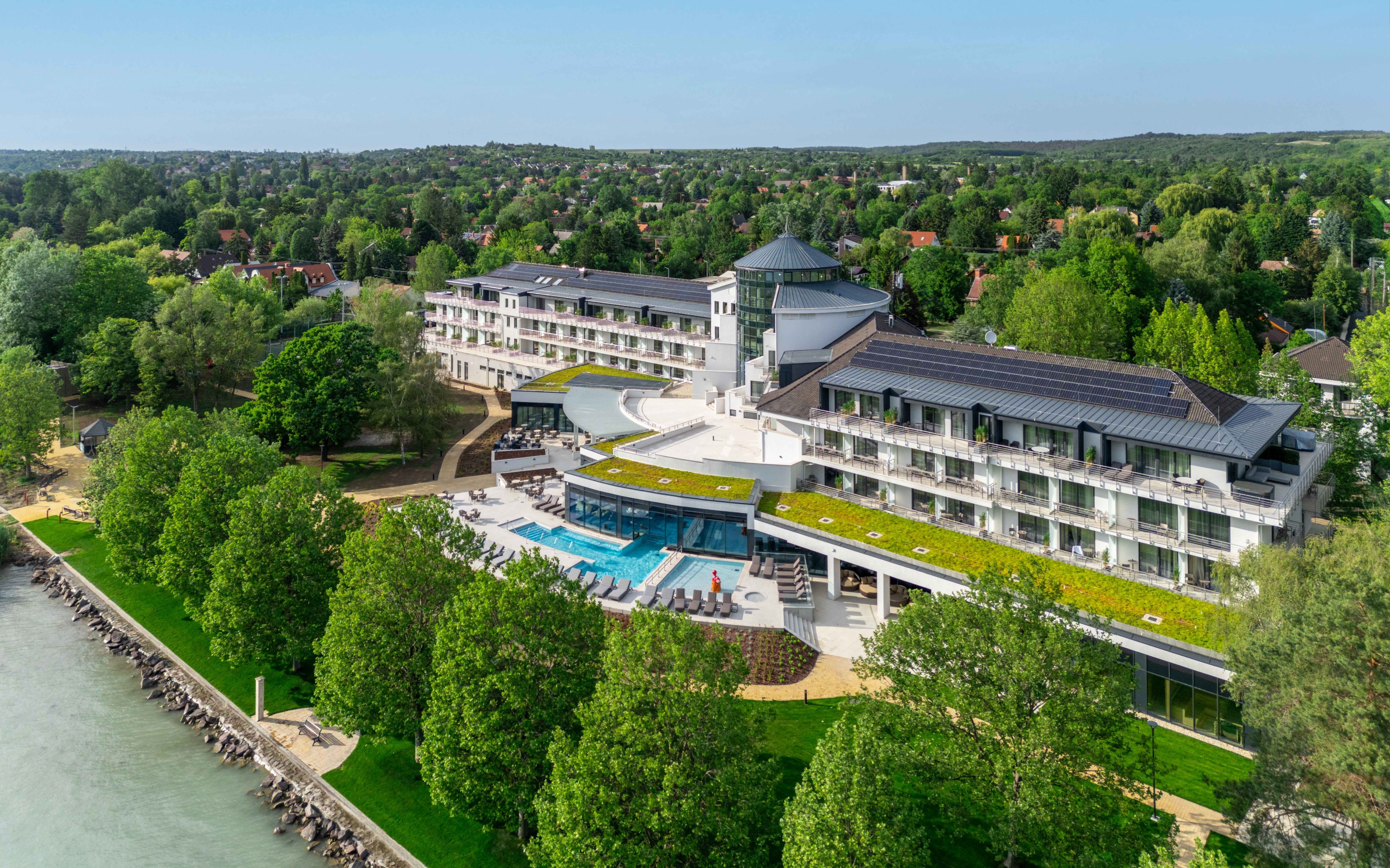 

Pobyt nad brzegiem Balatonu w Kenese Bay Garden Resort & Conference ****+ z obiadokolacją i prywatną plażą