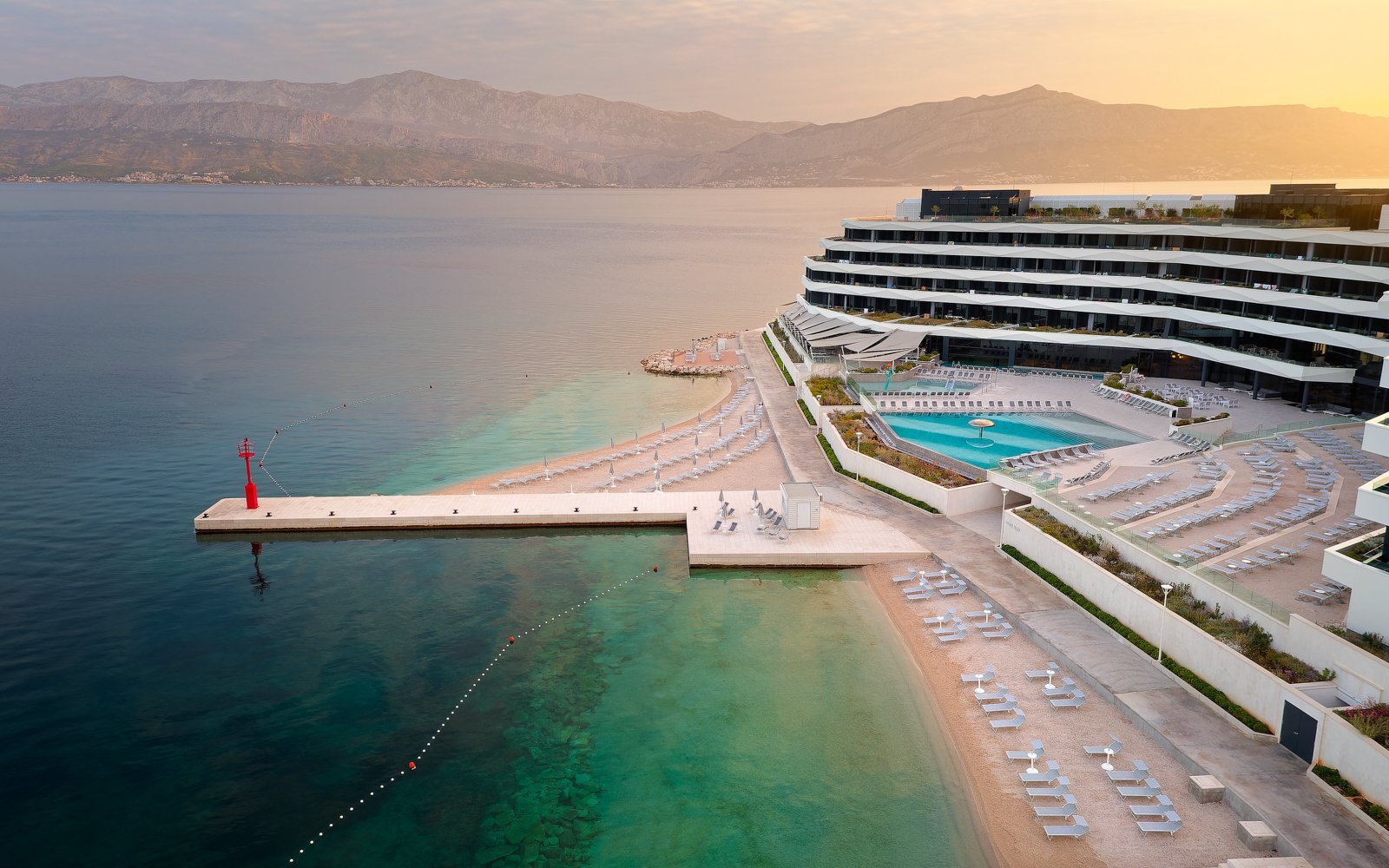 

Chorwacja zaledwie 15 m od plaży w 4* Grand Hotel View z obiadokolację, fitness i basenami