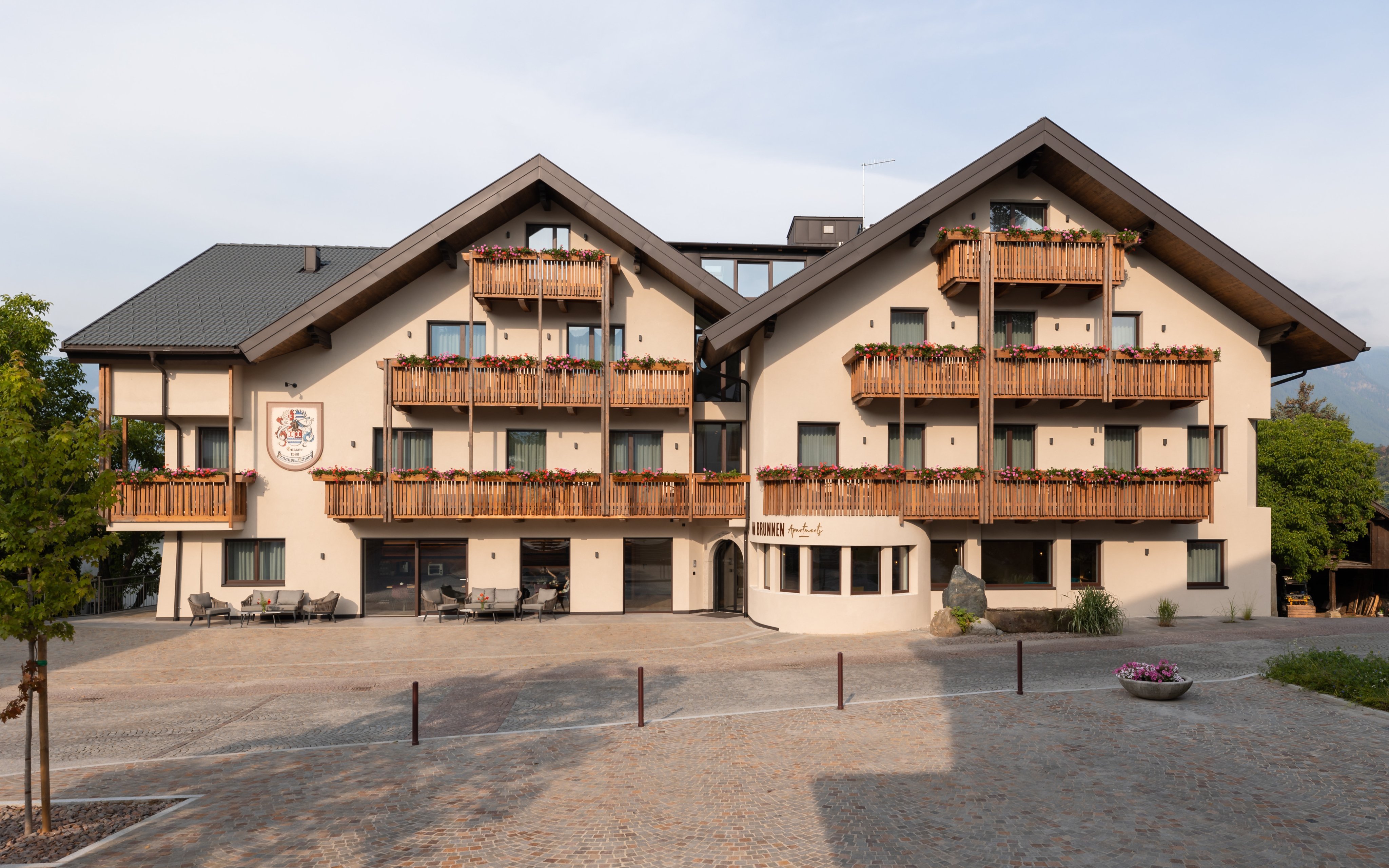 

Stylowe wakacje w Południowym Tyrolu niedaleko Bressanone: Am Brunnen Apartments ze śniadaniem i basenem