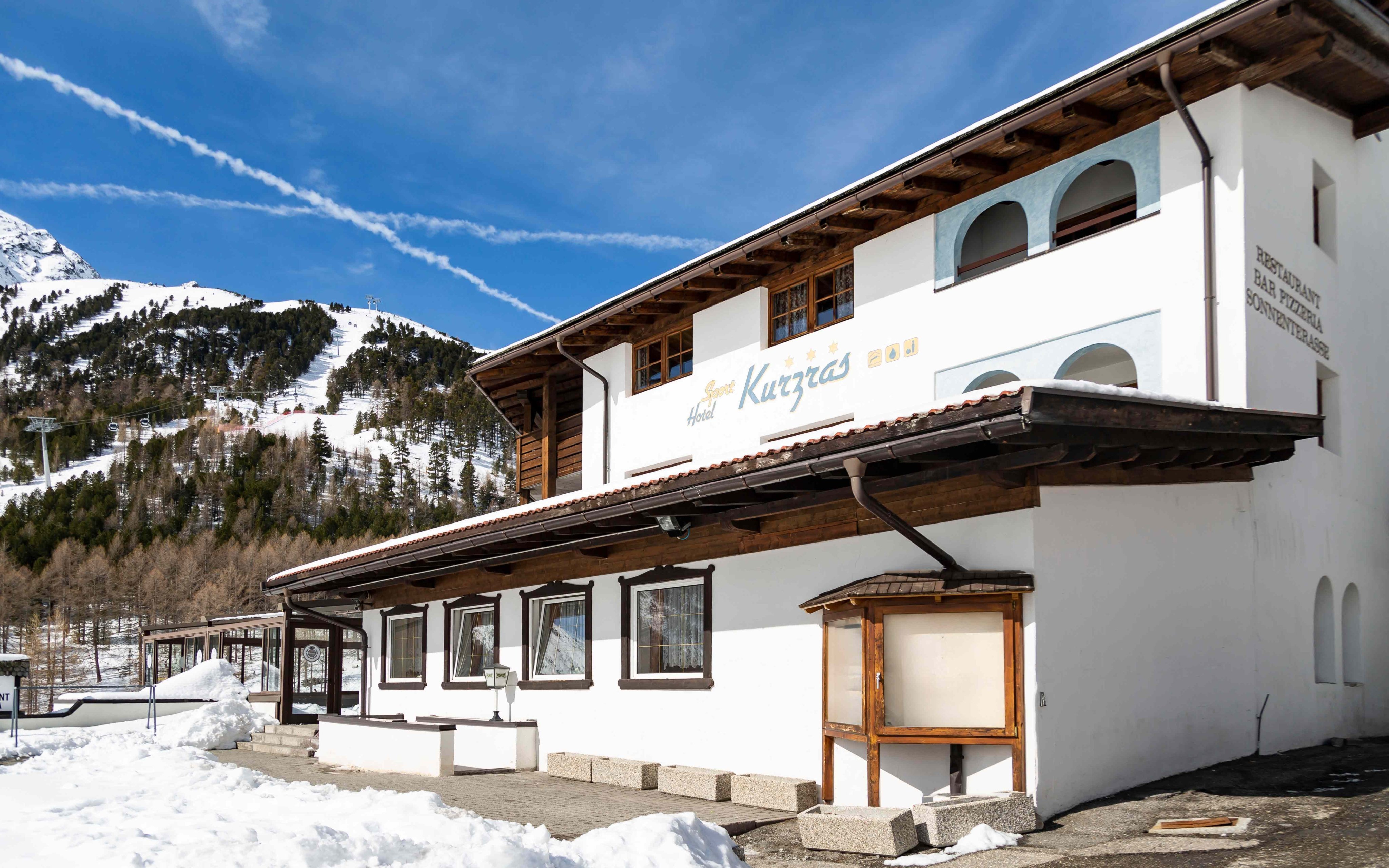 

Turystyka w Alpach Ötztalskich na wysokości 2 000 m n.p.m.: Sporthotel Kurzras *** z obiadokolacją + basen