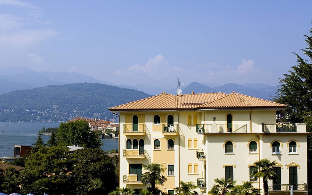 

Włochy nad jeziorami i parkami przyrody: Hotel Flora *** nad brzegiem Lago Maggiore ze śniadaniemobiadokolacją