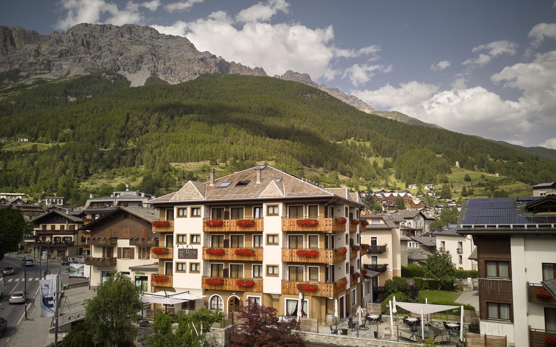 

Ośrodek górski NP Stelvio i Bormio w pobliżu spa i miejsc wycieczkowych: Hotel Rezia **** z obiadokolacją