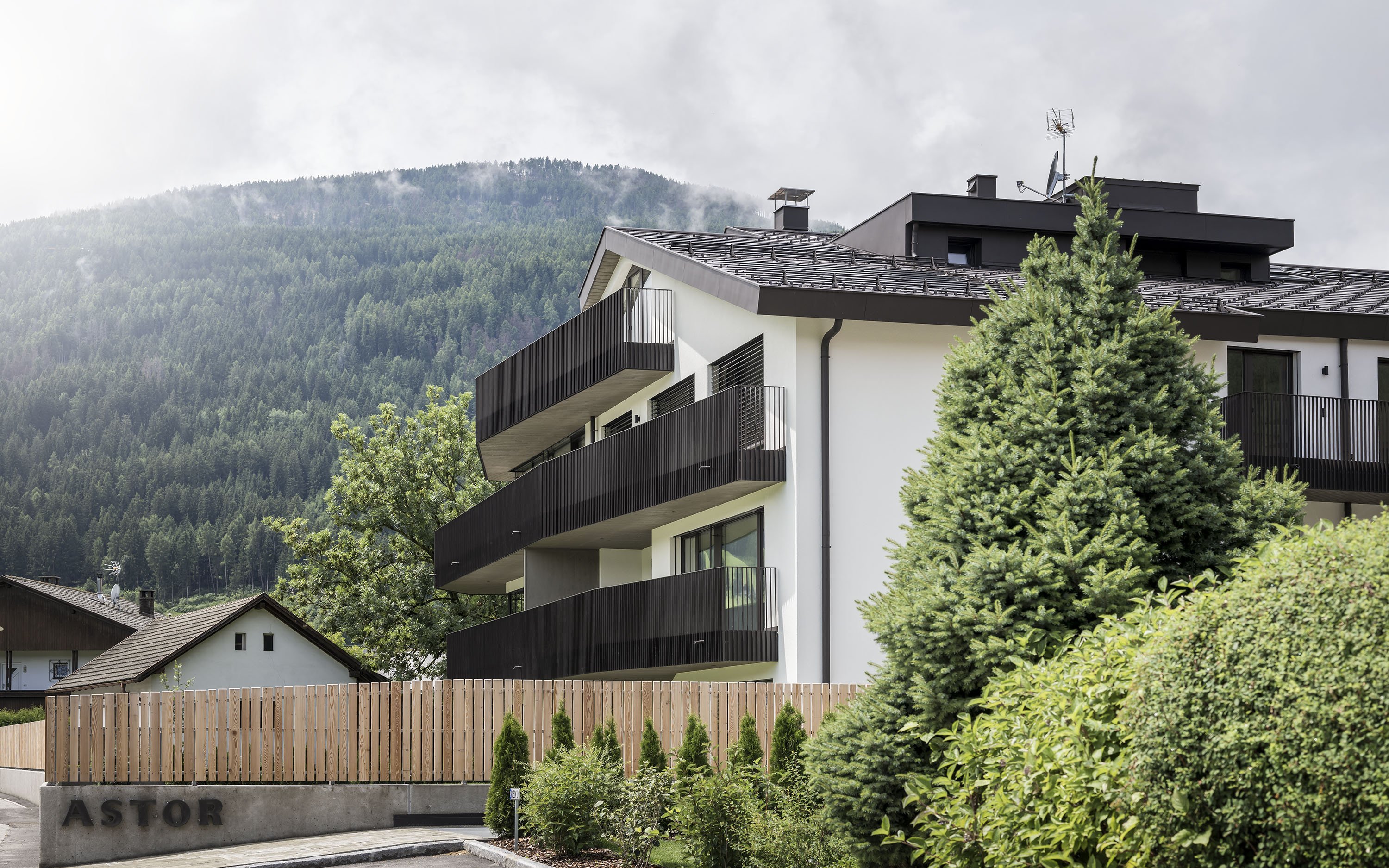 

Letni pobyt blisko gór pełen wędrówek po Dolomitach: Astor Apartments *** z wellness i basenami + zniżki