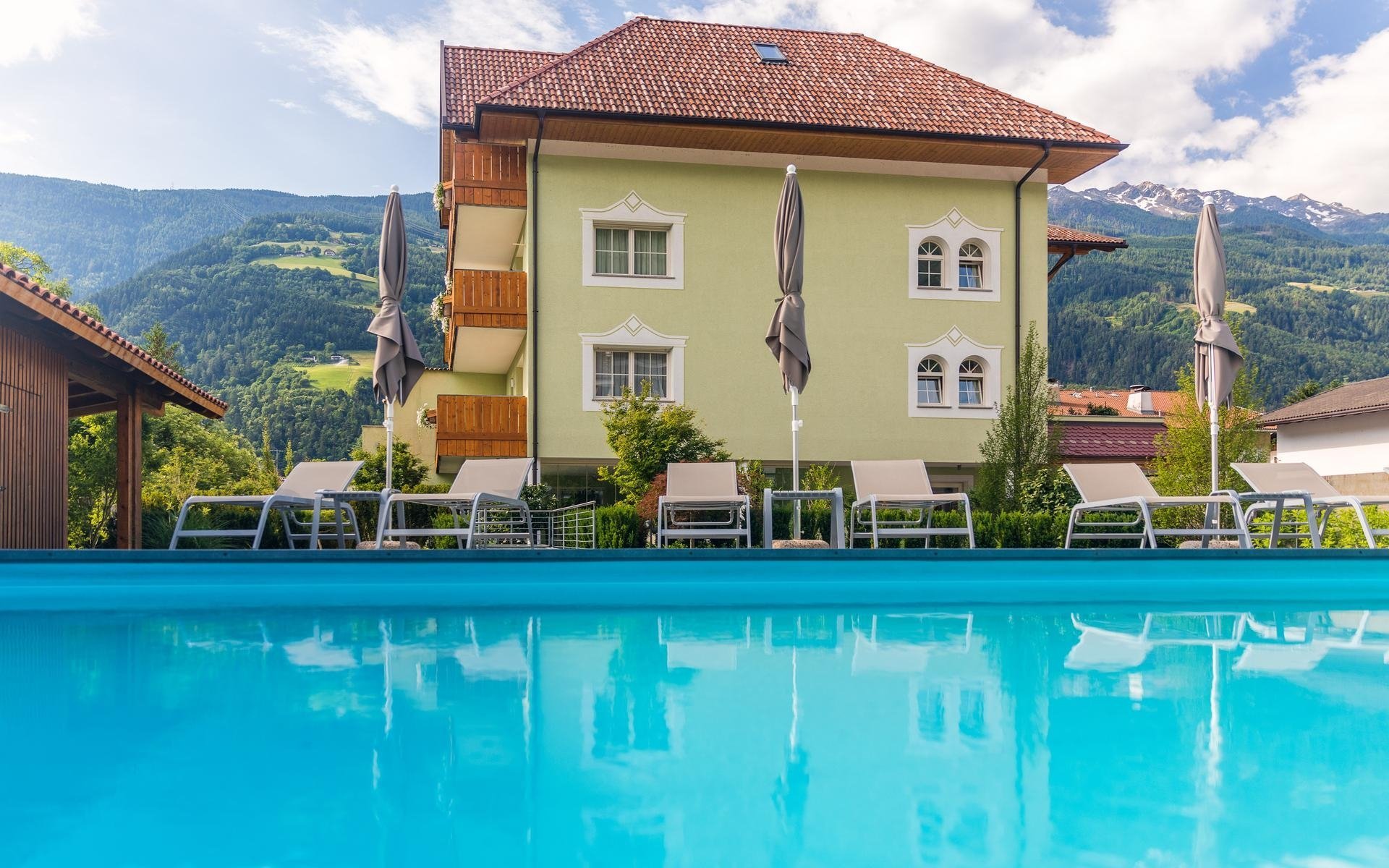 

Tyrolska dolina Val Venosta w Merano: Wohlfuhlhotel Mei Auszeit *** z obiadokolacją + słony basen, 4 sauny