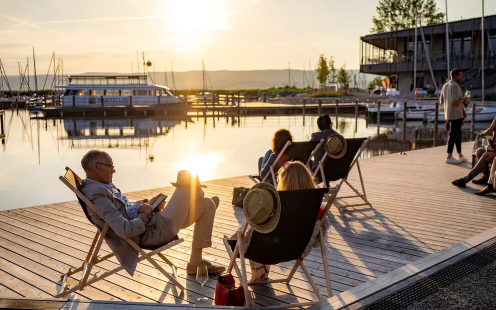 

Stylowy pobyt w Neuer Strand Guesthouses nad Jeziorem Nezyderskim ze śniadaniem w formie bufetu i sauną