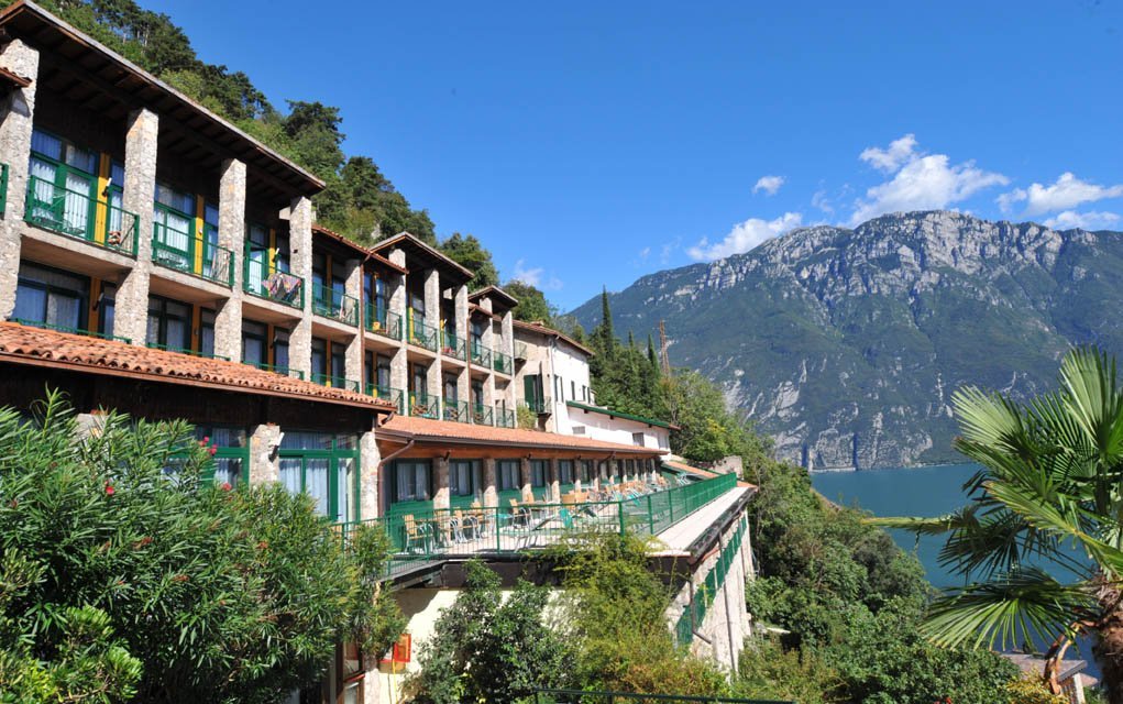 

Włochy 800 m od Lago di Garda: Hotel La Limonaia *** z obiadokolacją, krytym i odkrytym basenem